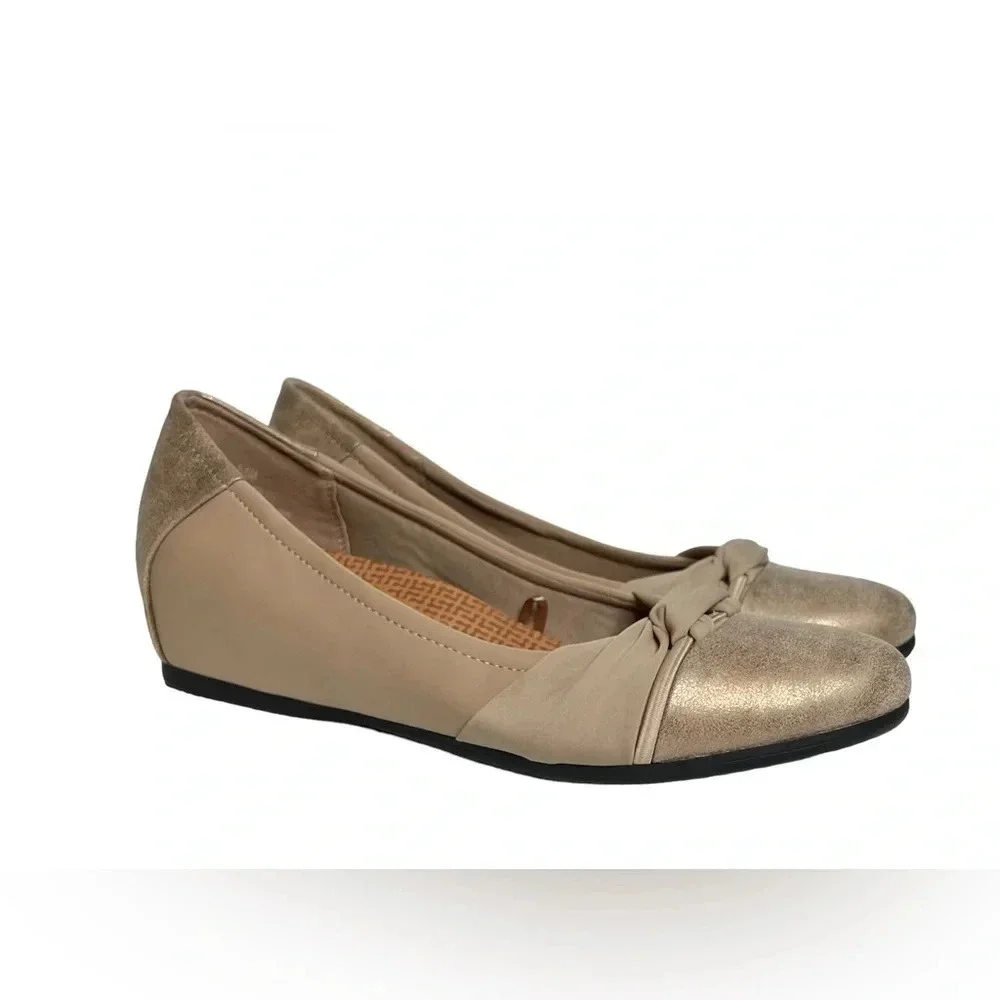 NWOB BareTraps Hidden Heel Mitsy Flats Slip On Flats Posture Beige